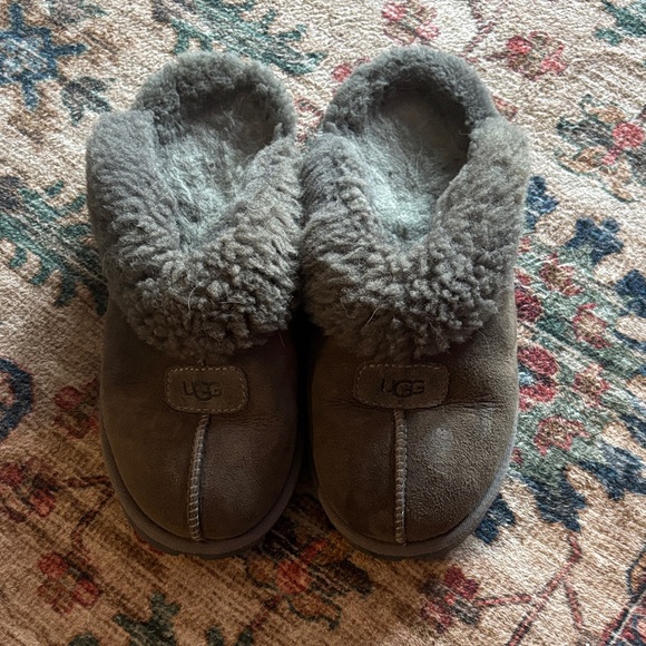 UGG Women's Charcoal Gray Slippers - Picture 4 of 4